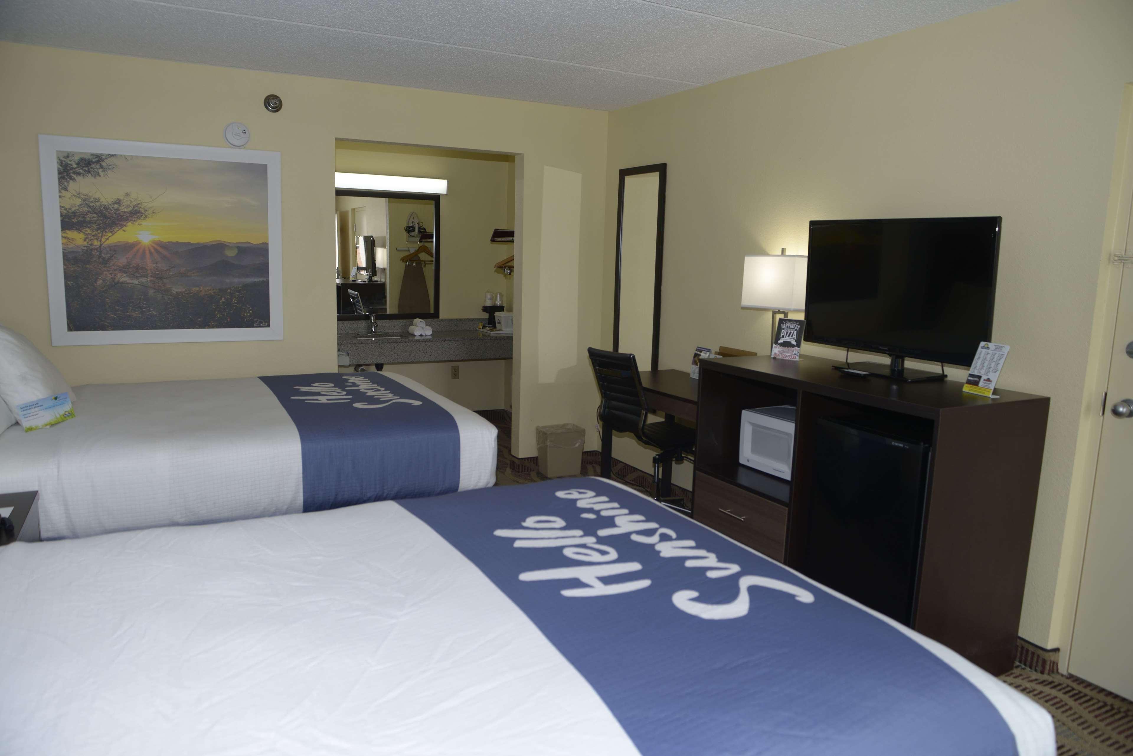 Days Inn By Wyndham Kodak/Sevierville Intrstate Smokeymntns Екстериор снимка
