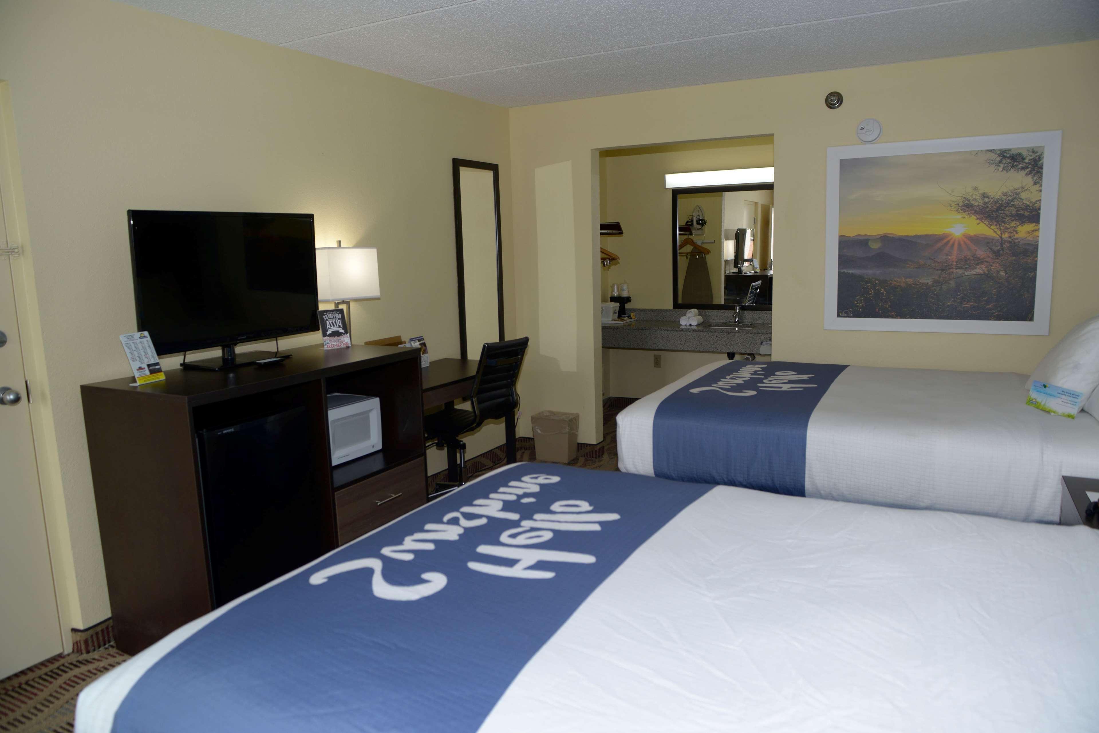 Days Inn By Wyndham Kodak/Sevierville Intrstate Smokeymntns Екстериор снимка