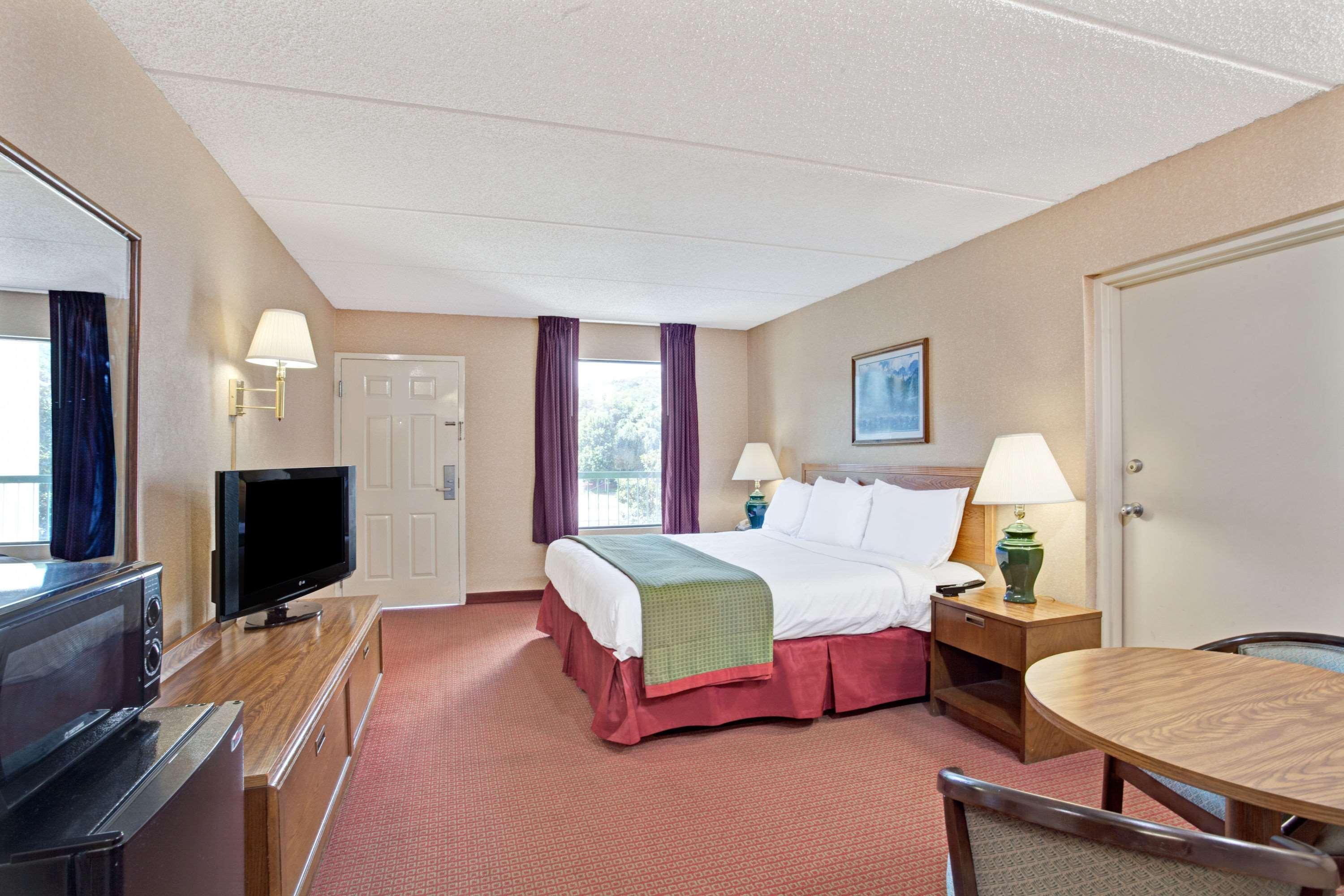 Days Inn By Wyndham Kodak/Sevierville Intrstate Smokeymntns Екстериор снимка